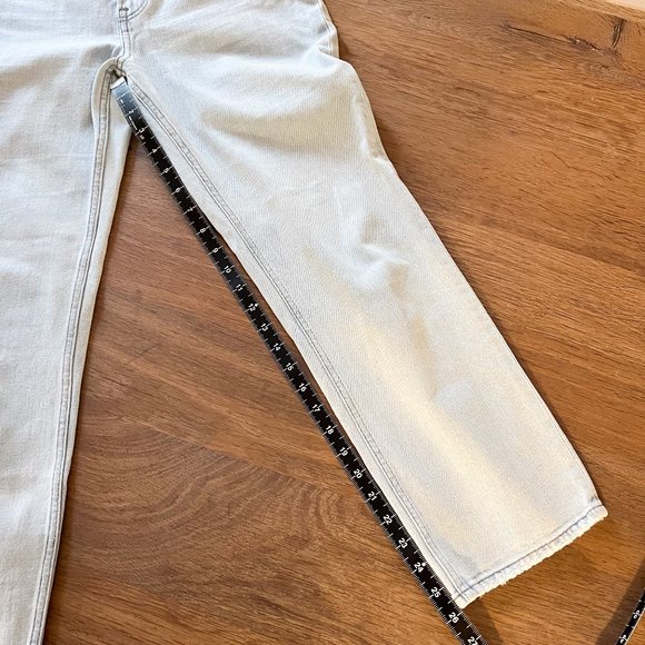 Abercrombie - Ultra High Rise Ankle Straight Jean - 28 / 6 - Picture 9 of 9